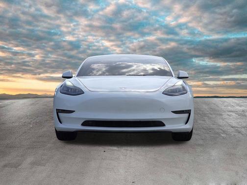 Pearl White Multi-Coat 2022 Tesla Model 3 Long Range