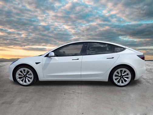 Pearl White Multi-Coat 2022 Tesla Model 3 Long Range