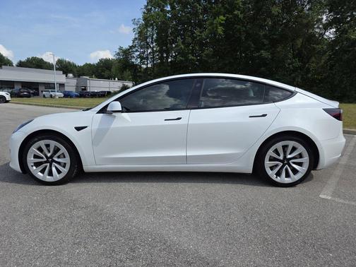 Pearl White Multi-Coat 2022 Tesla Model 3 Long Range