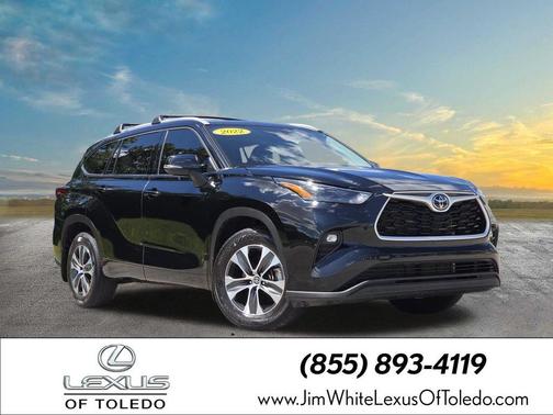 Midnight Black Metallic 2022 Toyota Highlander XLE