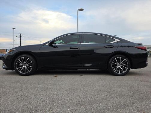 2023 Lexus ES 300h Base