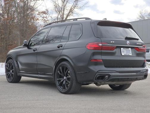 2022 BMW X7 M50i