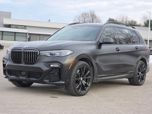 2022 BMW X7 M50i