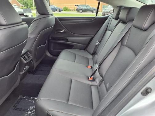 2022 Lexus ES 350 Base