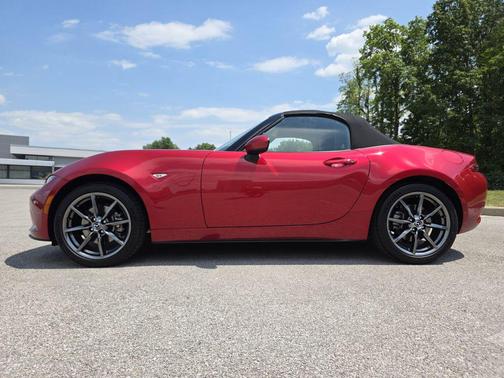 Soul Red Metallic 2016 Mazda MX-5 Miata Grand Touring