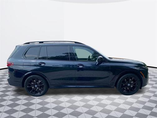 2025 BMW X7 M60i