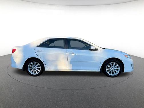 Super White 2013 Toyota Camry XLE