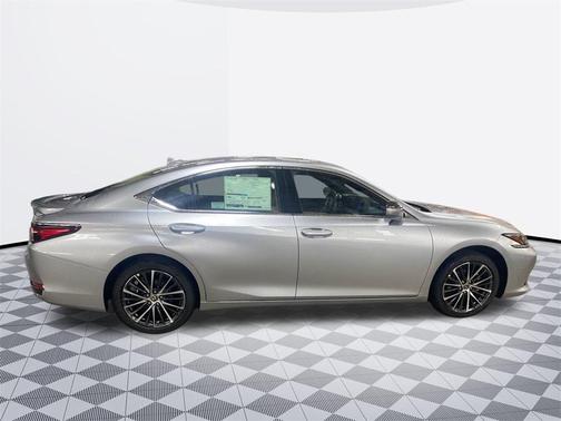 2025 Lexus ES 300h Base