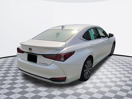 2020 Lexus ES 300h Base