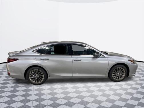 2025 Lexus ES 300h Luxury