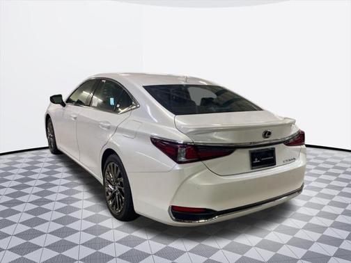 2025 Lexus ES 300h Luxury