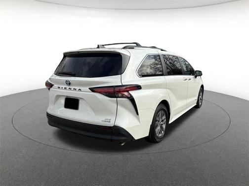 2021 Toyota Sienna XLE 8 Passenger