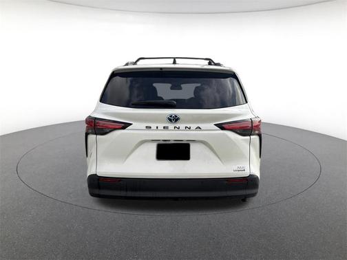 2021 Toyota Sienna XLE 8 Passenger