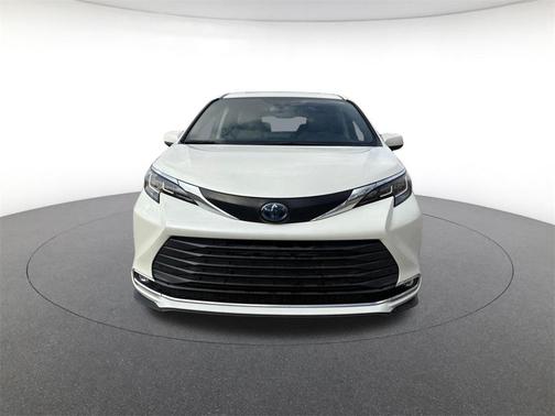 2021 Toyota Sienna XLE 8 Passenger