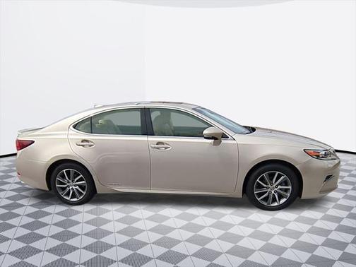 2016 Lexus ES 300h Base