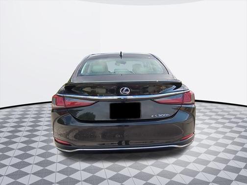 2022 Lexus ES 300h Base