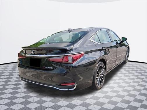 2022 Lexus ES 300h Base