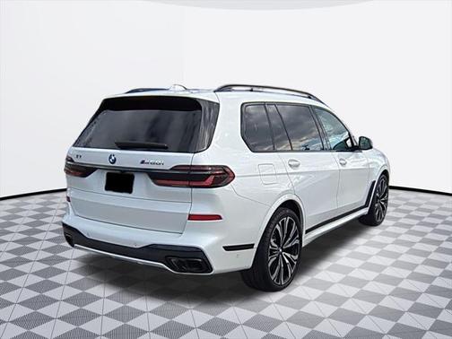 2024 BMW X7 M60i