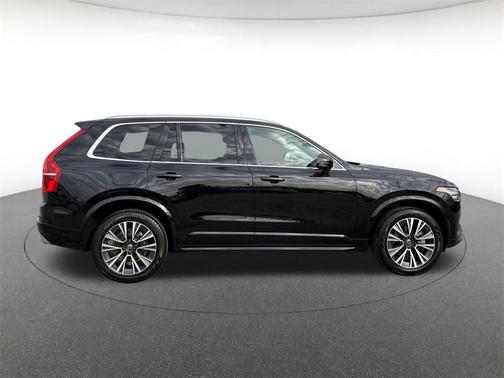 2021 Volvo XC90 T6 Momentum