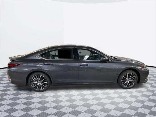 2025 Lexus ES 300h Base
