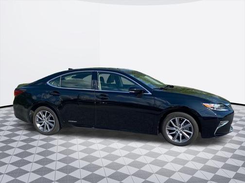 2016 Lexus ES 300h Base