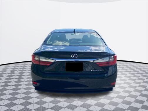 2016 Lexus ES 300h Base