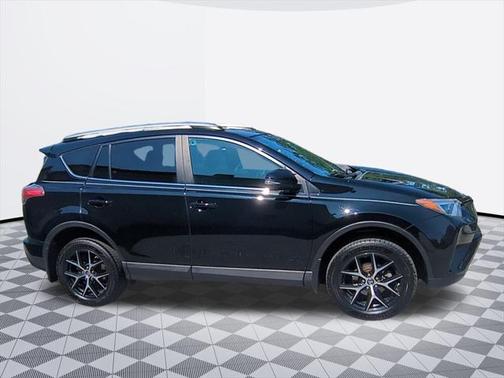 2017 Toyota RAV4 SE
