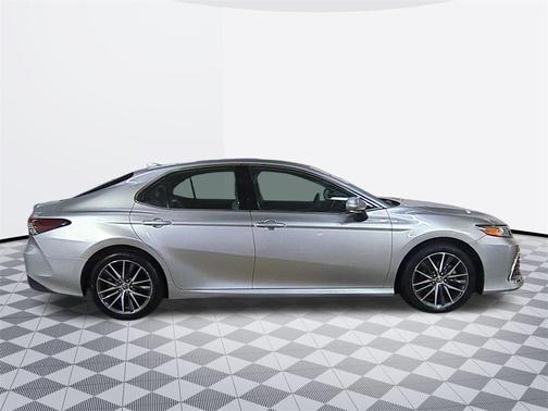 2023 Toyota Camry Hybrid XLE