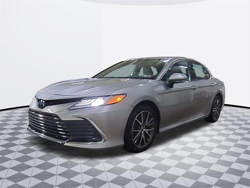 2023 Toyota Camry Hybrid XLE