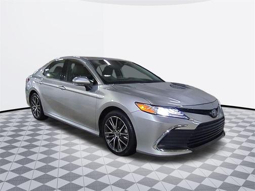 2023 Toyota Camry Hybrid XLE