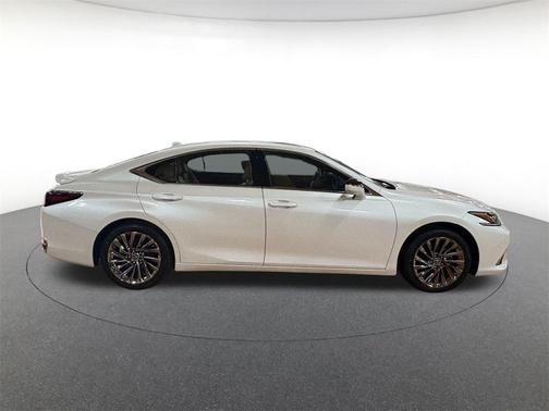 2025 Lexus ES 300h Luxury