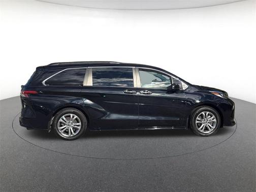 2023 Toyota Sienna XSE 7 Passenger