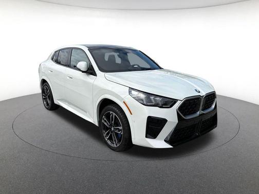 Alpine White 2026 BMW X2 xDrive28i