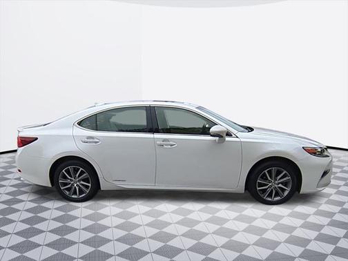 2017 Lexus ES 300h Base