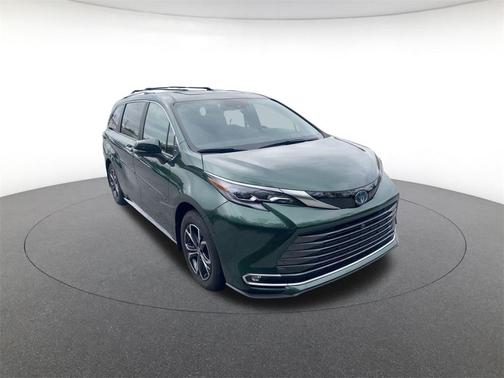 2025 Toyota Sienna Platinum 7 Passenger