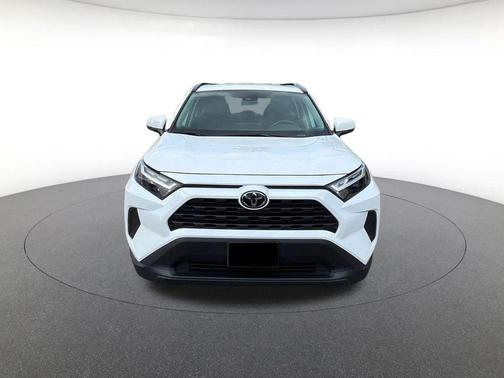 Ice Cap 2025 Toyota RAV4 XLE