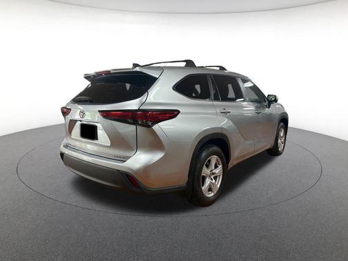 Celestial Silver Metallic 2023 Toyota Highlander LE