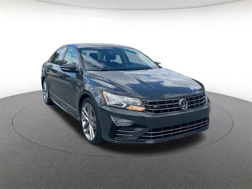 2017 Volkswagen Passat 1.8T R-Line w/Comfort