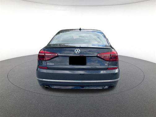 2017 Volkswagen Passat 1.8T R-Line w/Comfort