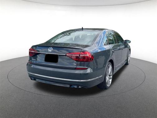 2017 Volkswagen Passat 1.8T R-Line w/Comfort
