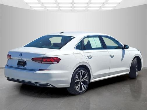 2022 Volkswagen Passat 2.0T SE
