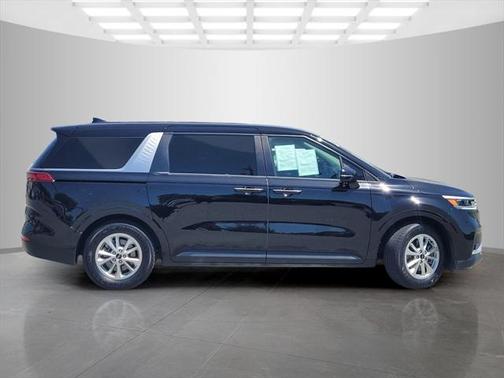 2022 Kia Carnival LXS