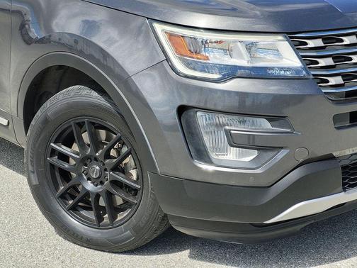 MAGNETIC METALLIC 2017 Ford Explorer XLT