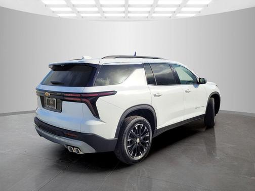 Summit White 2026 Chevrolet Traverse LT