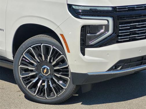 2025 Chevrolet Suburban 4WD High Country