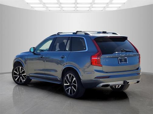 2018 Volvo XC90 T6 Momentum