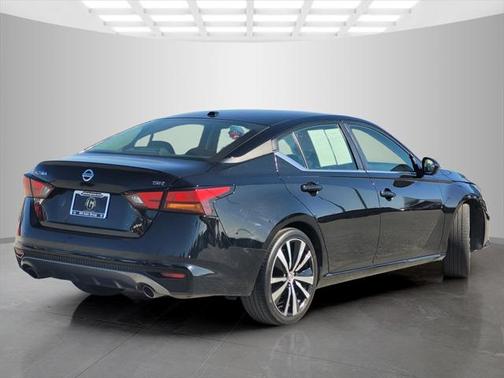 2022 Nissan Altima SR FWD