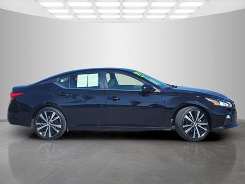 2022 Nissan Altima SR FWD