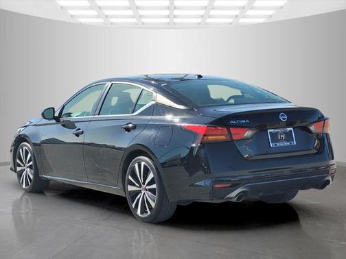 2022 Nissan Altima SR FWD
