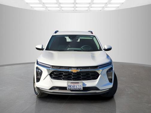 Summit White 2024 Chevrolet Trax LT